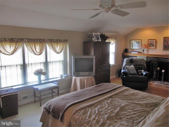 208 North Riding Drive Moorestown, NJ 08057 - Photo 11 of 19 Gallery Image 11