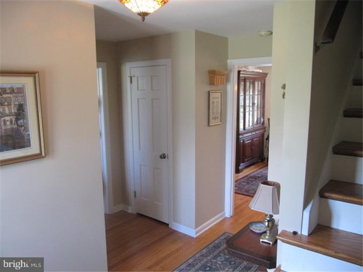 208 North Riding Drive Moorestown, NJ 08057 - Photo 3 of 19 Gallery Image 3