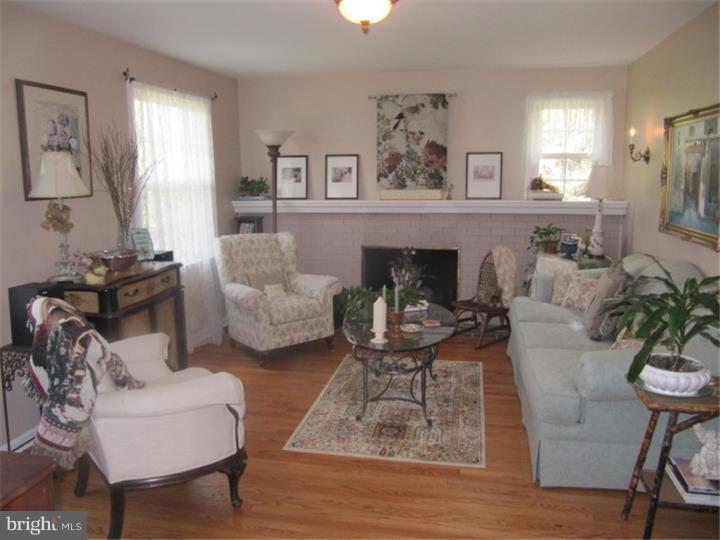 208 North Riding Drive Moorestown, NJ 08057 - Photo 4 of 19 Gallery Image 4