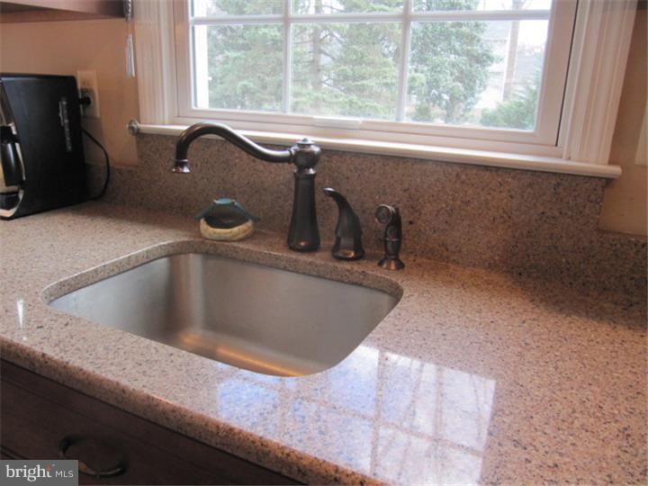 208 North Riding Drive Moorestown, NJ 08057 - Photo 6 of 19 Gallery Image 6