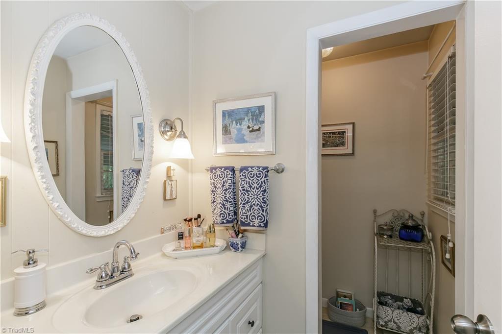 2316 Buckingham Road Burlington, NC 27217 - Photo 9 of 27 Gallery Image 9