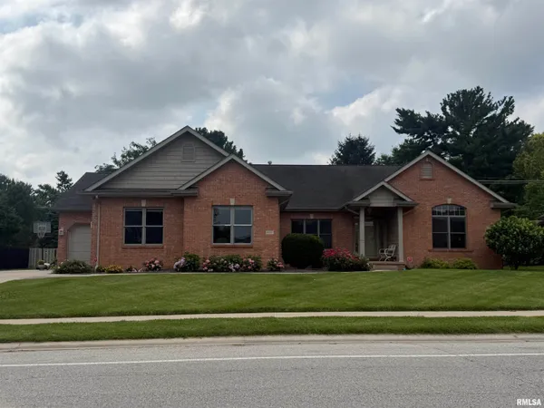 $545,000 | 2220 West Laurel Street, Springfield, IL 62704