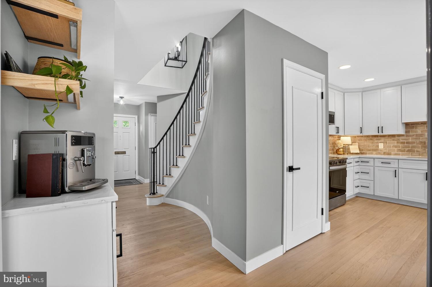 8532 Lakinhurst Lane Springfield, VA 22152 - Photo 13 of 62 Custom breakfast bar nook