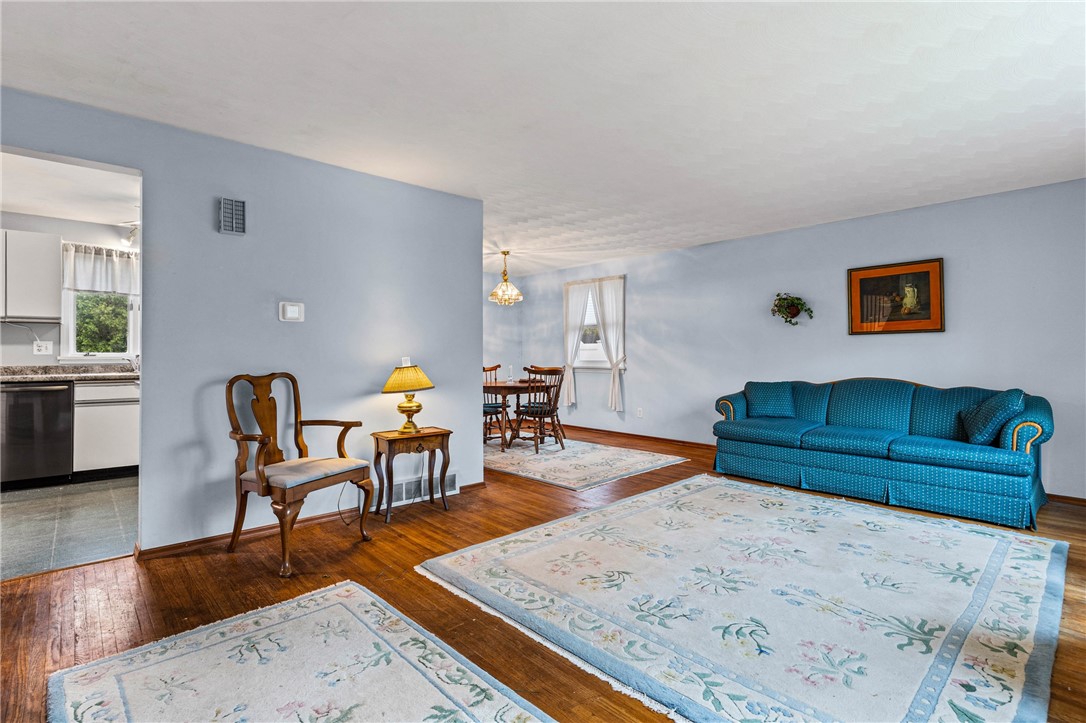 8 N Passage Perinton, NY 14450 - Photo 6 of 39