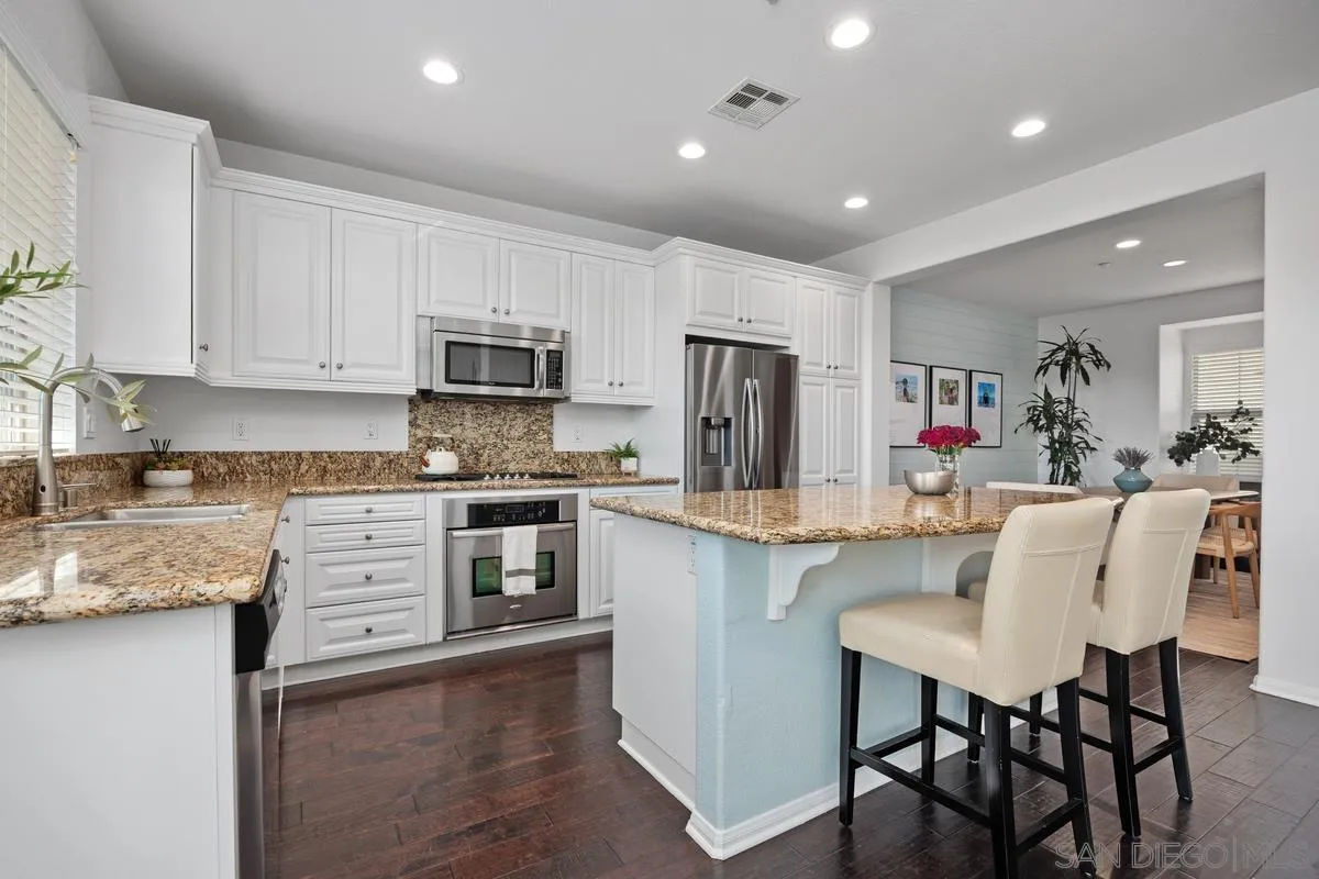 8458 Christopher Ridge Terrace San Diego, CA 92127 - Photo 4 of 41