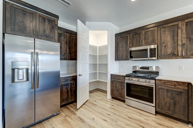 2072 W. 320 S. Hurricane, UT 84737 - Photo 16 of 46 Pantry