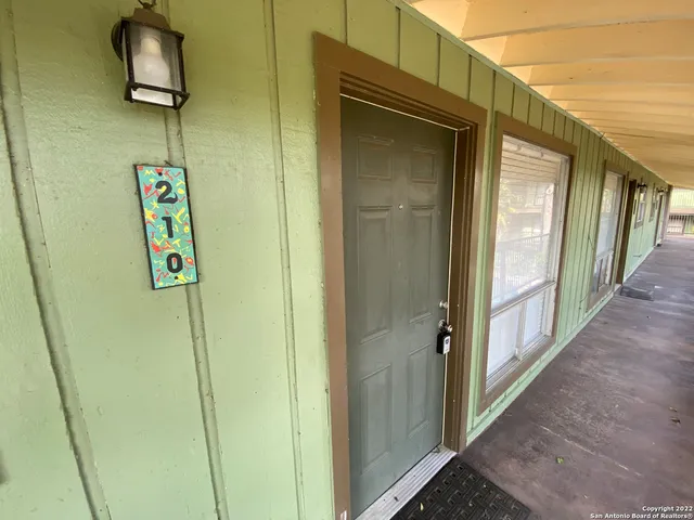 $800 | 211 Natalen Avenue, Unit 210, San Antonio, TX 78209