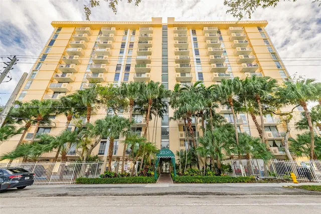 $229,000 | 2350 Northeast 135th Street, Unit 1006, North Miami, FL 33181