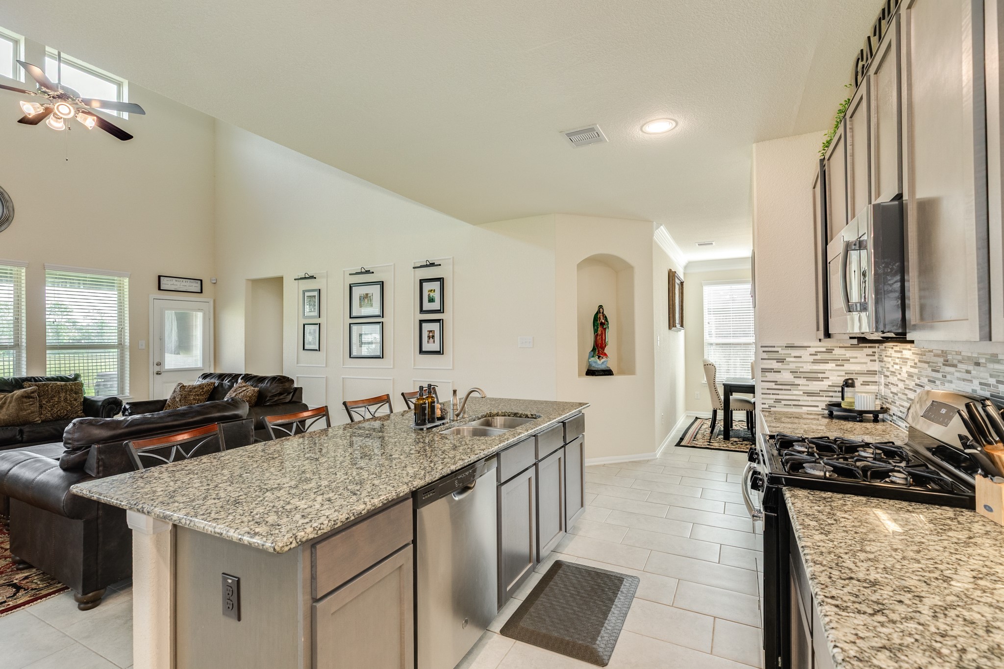 119 Bower Bloom Drive Rosharon, TX 77583 - Photo 11 of 28