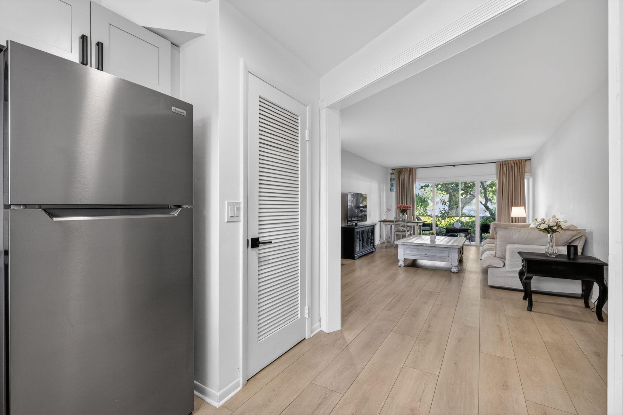 91 Willow Road, Unit 104 Tequesta, FL 33469 - Photo 14 of 25 Kitchen w/ walk-in pantry