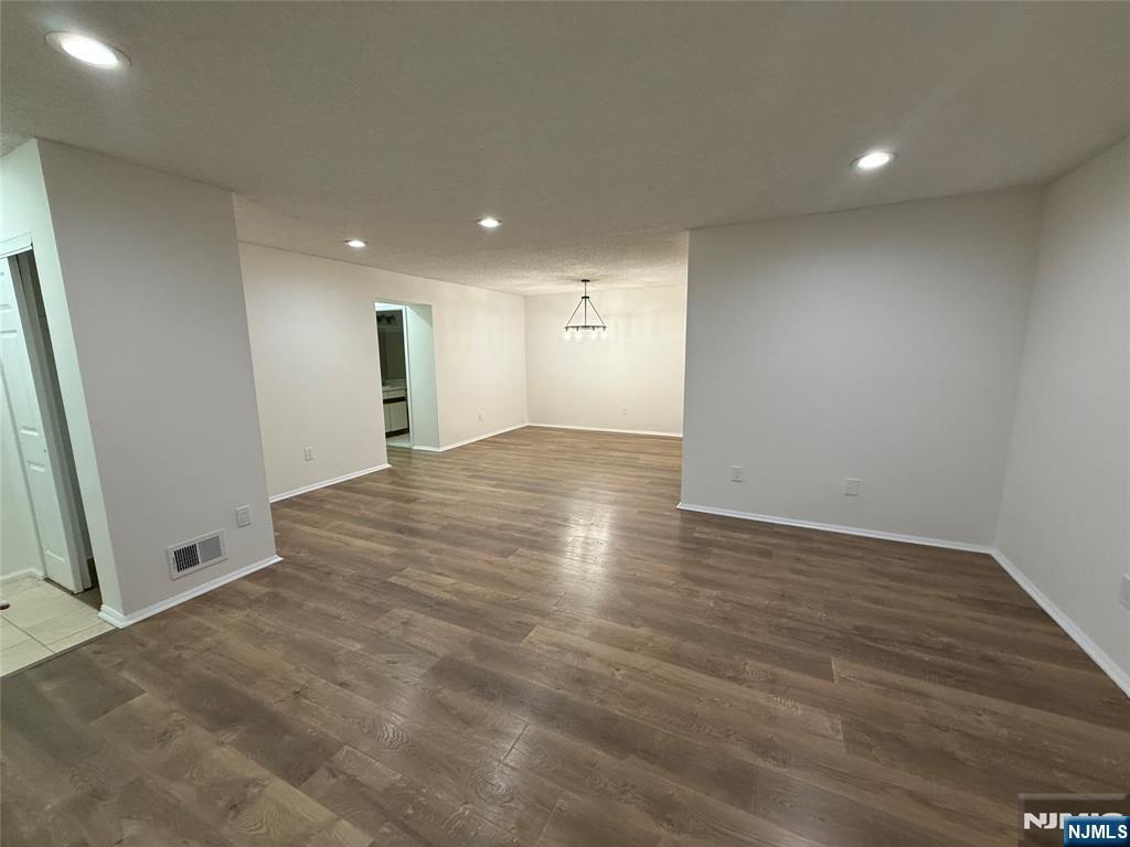 250 Larch Lane Mahwah, NJ 07430 - Photo 7 of 20