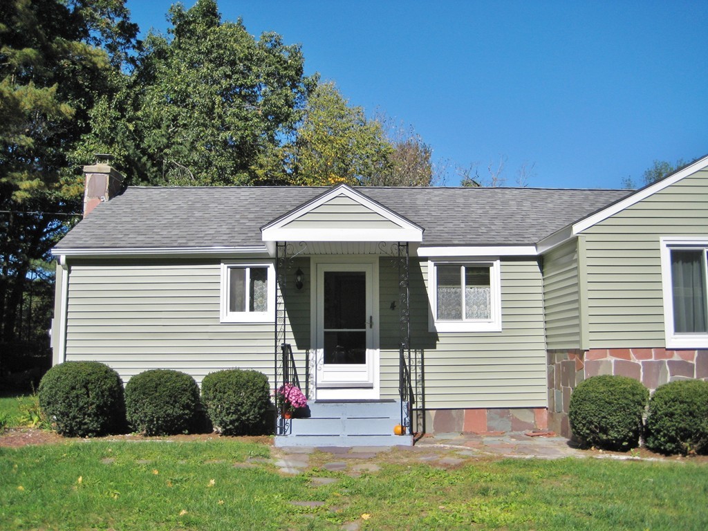 4 Wallace Road Southampton, MA 01073 - Photo 3 of 29