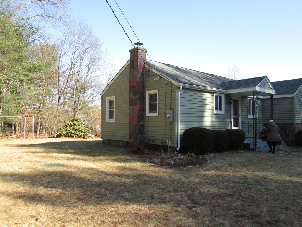 4 Wallace Road Southampton, MA 01073 - Photo 4 of 29