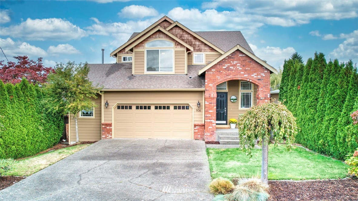 906 North 33rd Street Renton, WA 98056 - Photo 1 of 40 a front view of a house with a yard and garage