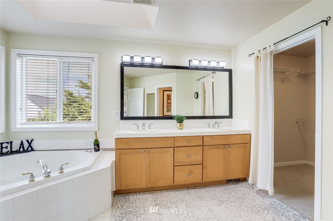 906 North 33rd Street Renton, WA 98056 - Photo 25 of 40 a spacious bathroom with a tub sink and mirror