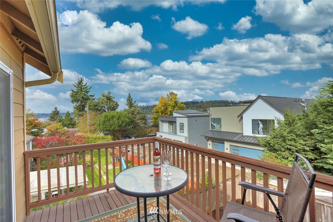 906 North 33rd Street Renton, WA 98056 - Photo 27 of 40 a view of a city from a balcony