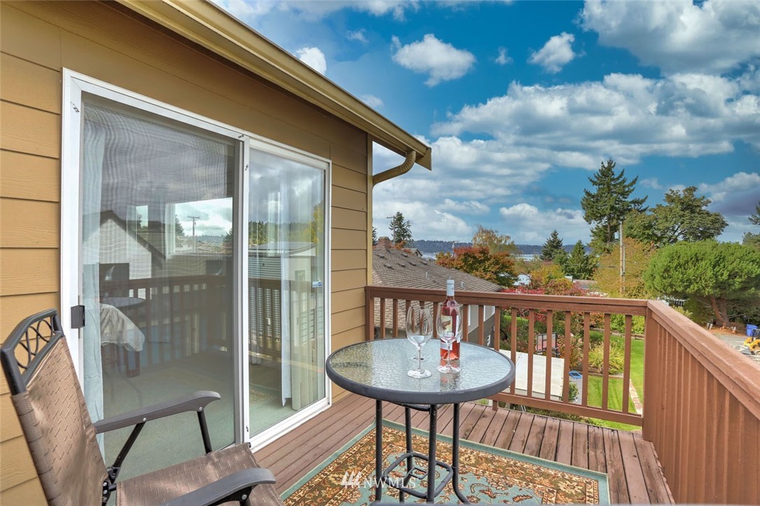 906 North 33rd Street Renton, WA 98056 - Photo 28 of 40 a view of a balcony with furniture