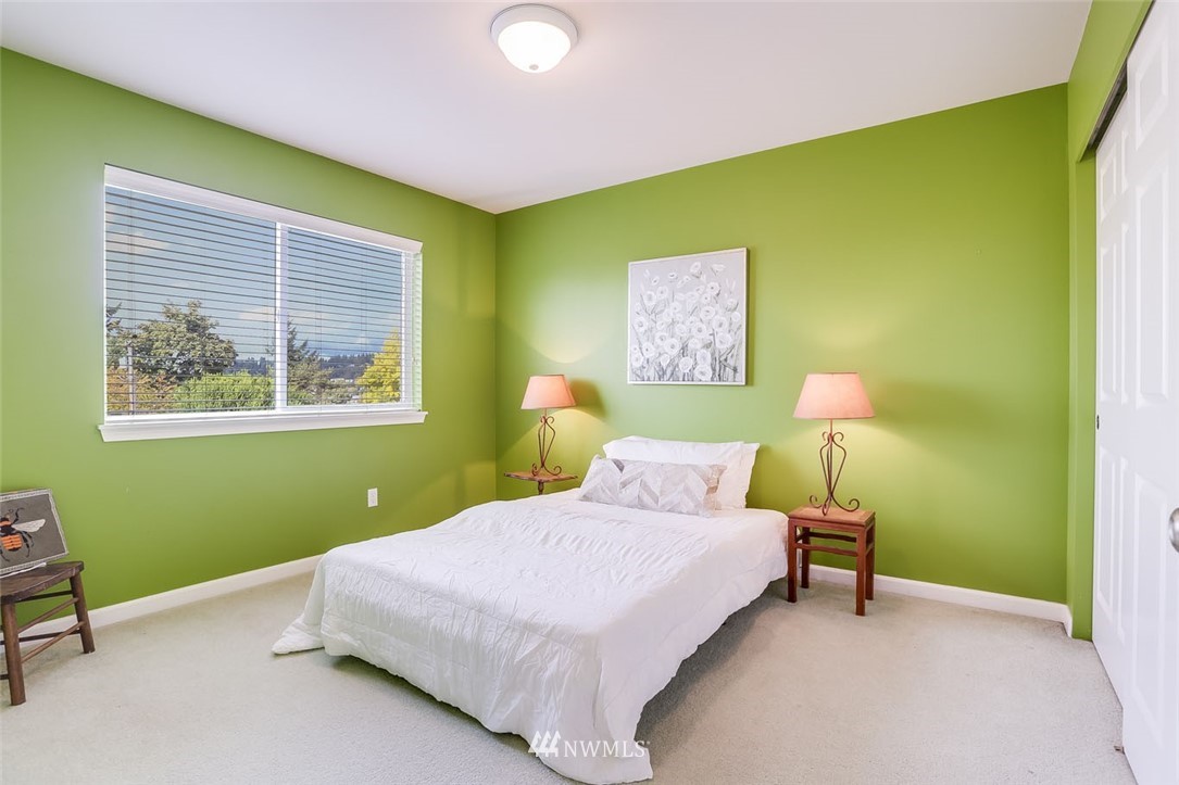 906 North 33rd Street Renton, WA 98056 - Photo 30 of 40 a bedroom with a bed and a window