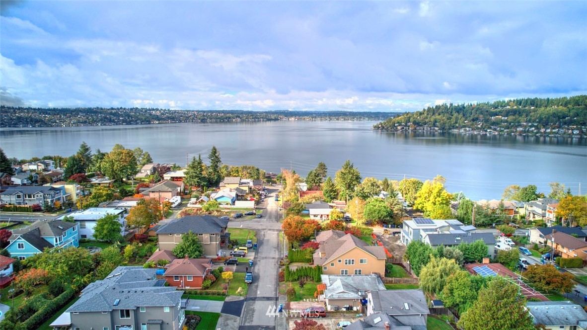 906 North 33rd Street Renton, WA 98056 - Photo 40 of 40 a view of a lake with a city view