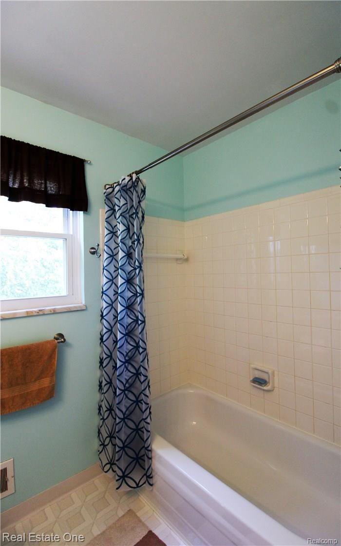 41766 Cherry Hill Road Novi, MI 48375 - Photo 23 of 34 IMG_0772 (2).JPG