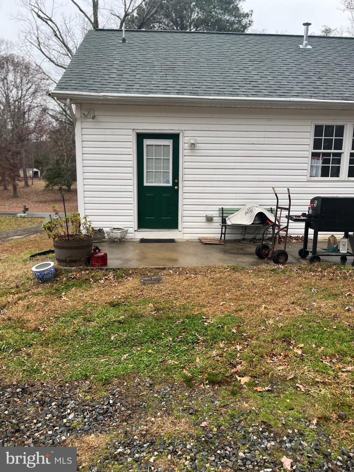7612 Marye Road Spotsylvania, VA 22551 - Photo 15 of 39 a backyard of a house with table and chairs