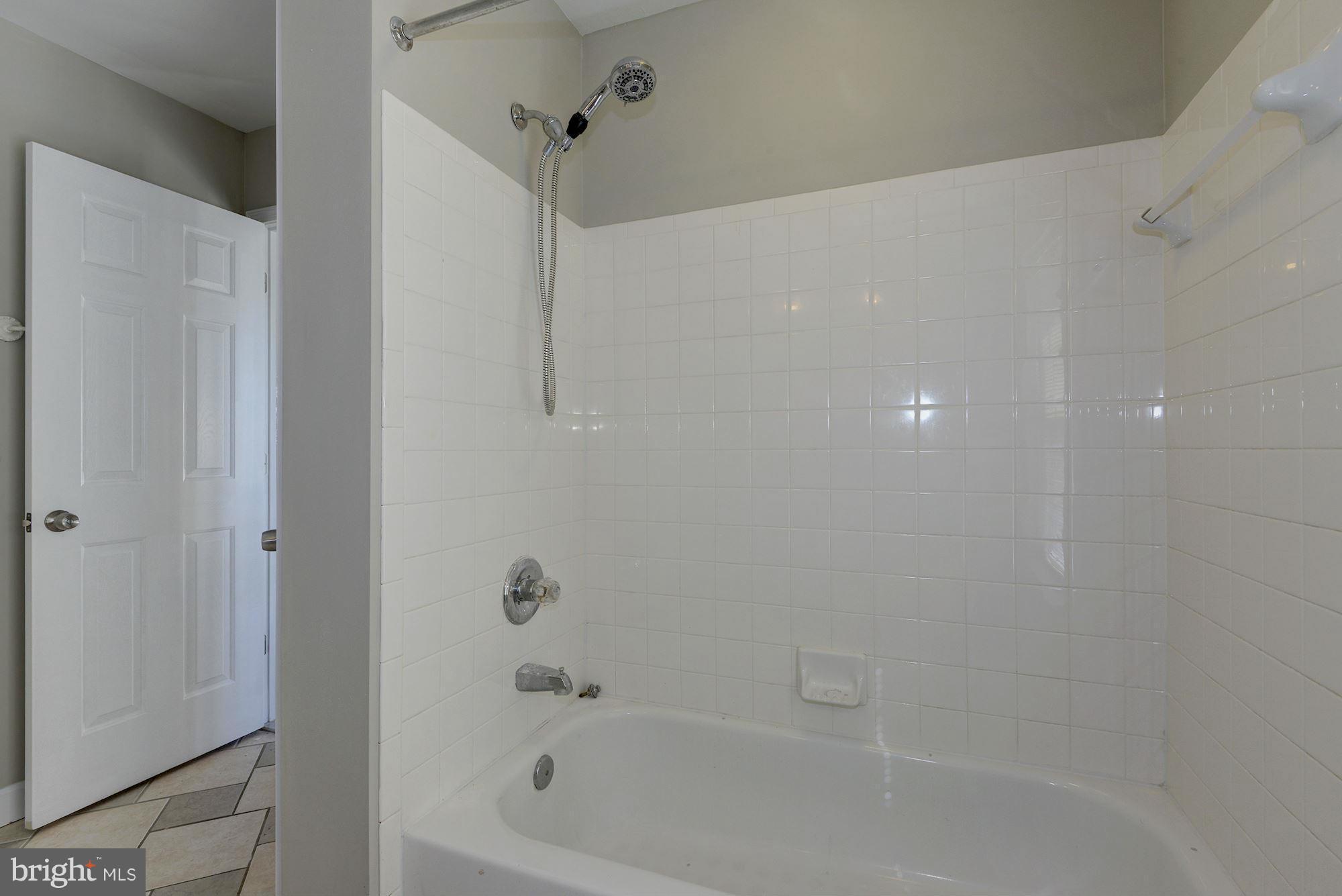 1902 Mars Run Road Baltimore, MD 21221 - Photo 18 of 29 Bath
