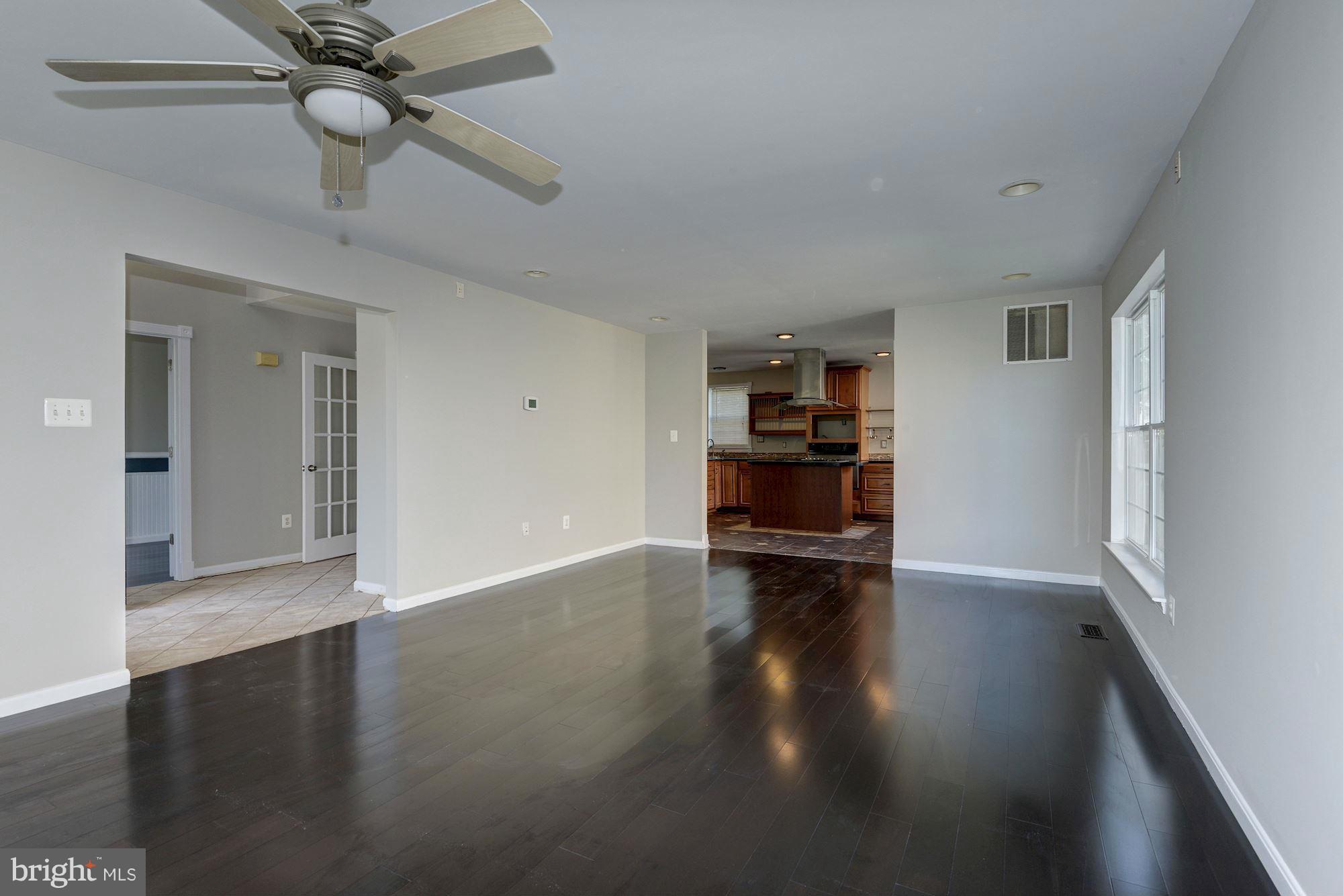 1902 Mars Run Road Baltimore, MD 21221 - Photo 4 of 29 Family Room