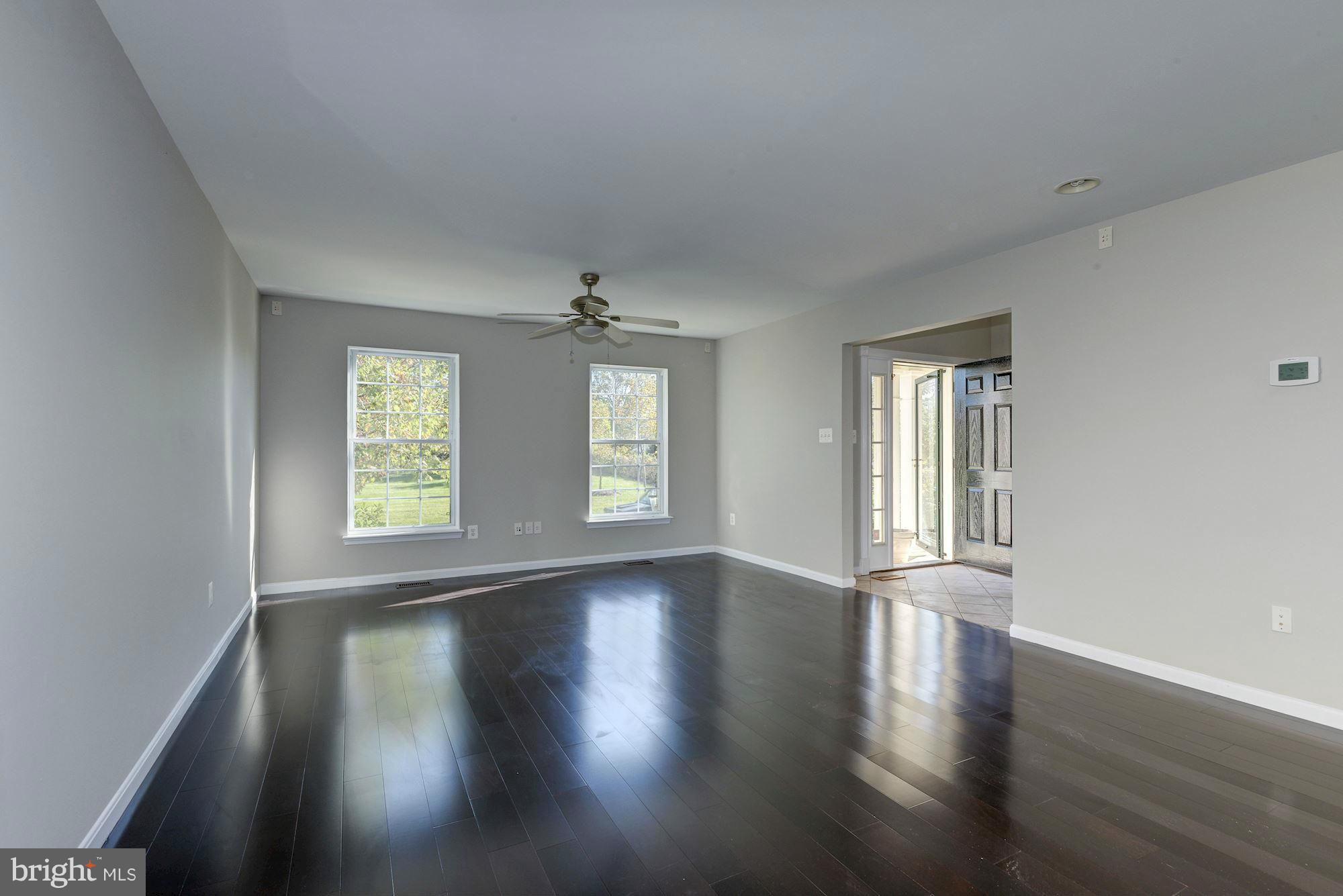 1902 Mars Run Road Baltimore, MD 21221 - Photo 5 of 29 Family Room