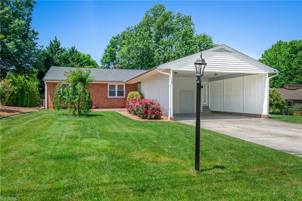1505 Overbrook Court High Point, NC 27262 - Photo 2 of 30 Gallery Image 2