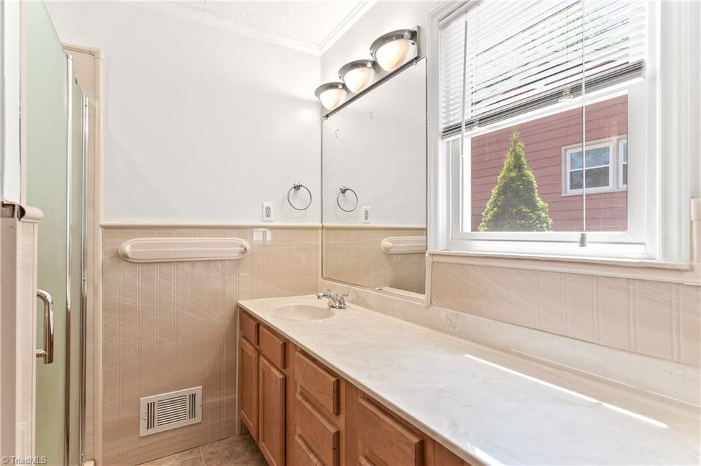 1505 Overbrook Court High Point, NC 27262 - Photo 22 of 30 Gallery Image 22