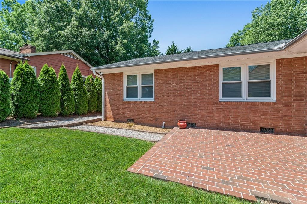 1505 Overbrook Court High Point, NC 27262 - Photo 4 of 30 Gallery Image 4