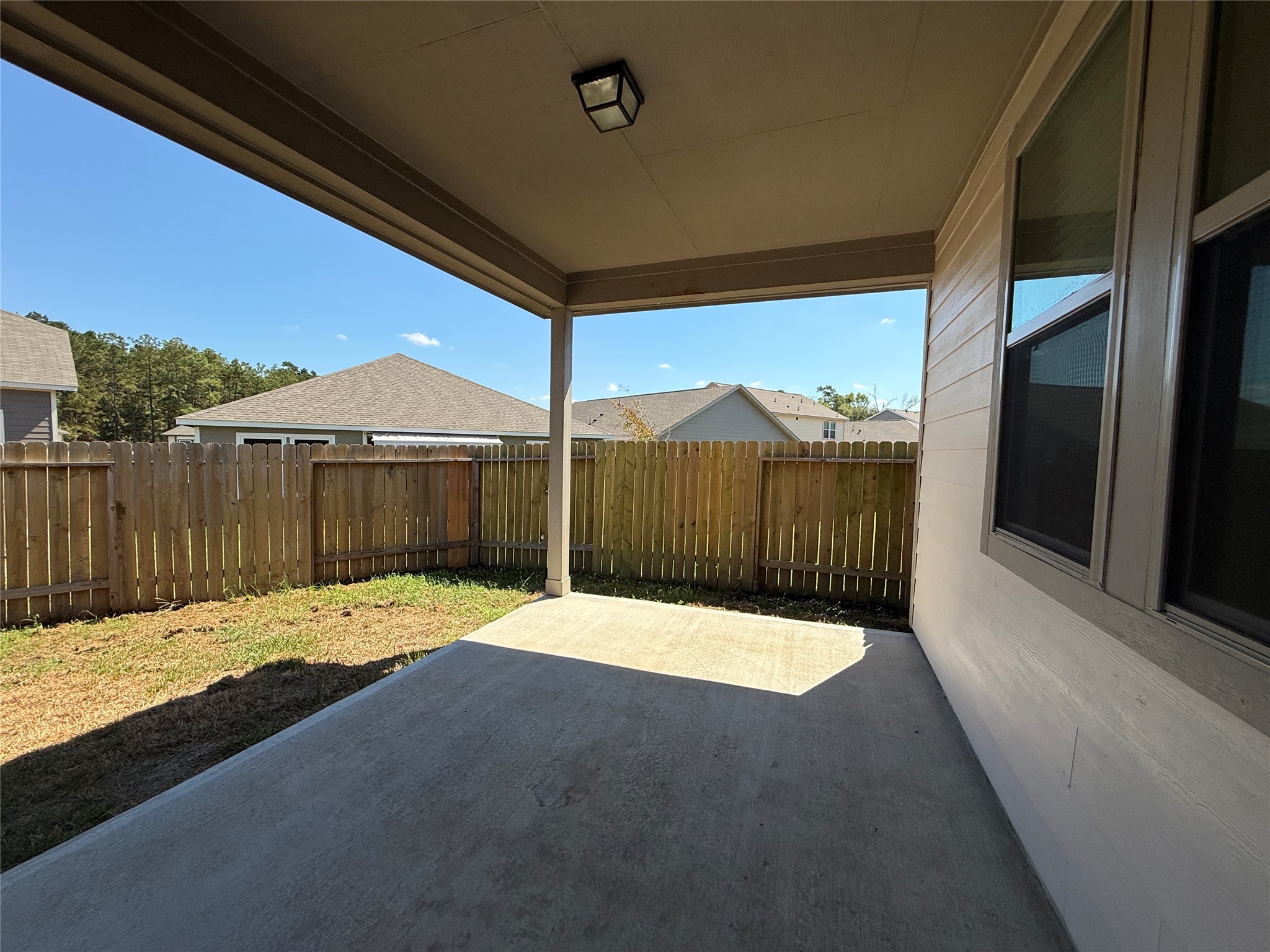 2220 Cedar Valley Drive Conroe, TX 77306 - Photo 19 of 22 a backyard of a house