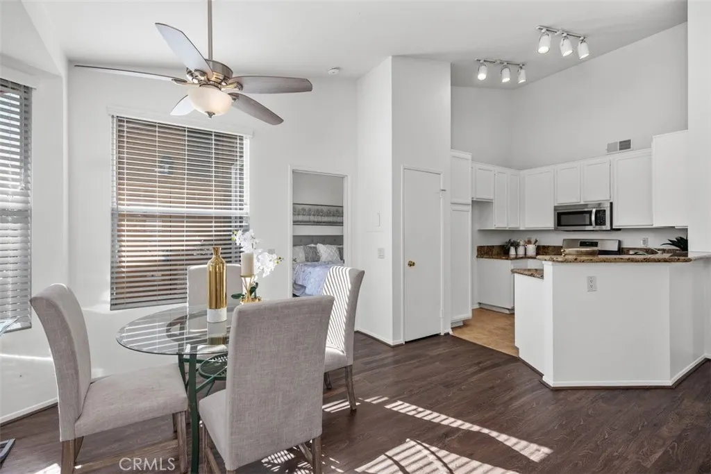 19431 Rue De Valore Lake Forest, CA 92610 - Photo 4 of 40 Large dining area. Ceiling fan. Adjacent to kitchen.