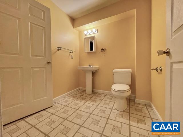 13 Riverside Drive Palmyra, VA 22963 - Photo 17 of 25 a bathroom with a toilet