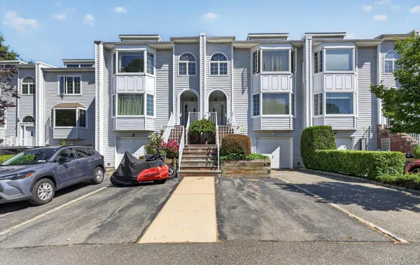 $968,888 | 240-17 Oak Park Drive, Unit 73A | Douglaston