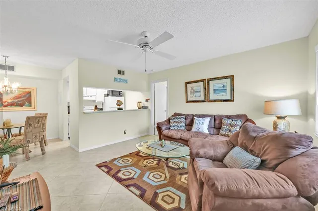 $2,500 | 4287 27th Court Southwest, Unit 202, Naples, FL 34116
