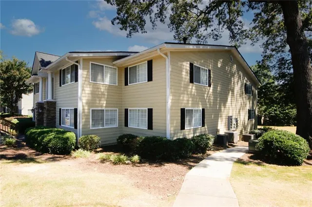a house view with a outdoor space