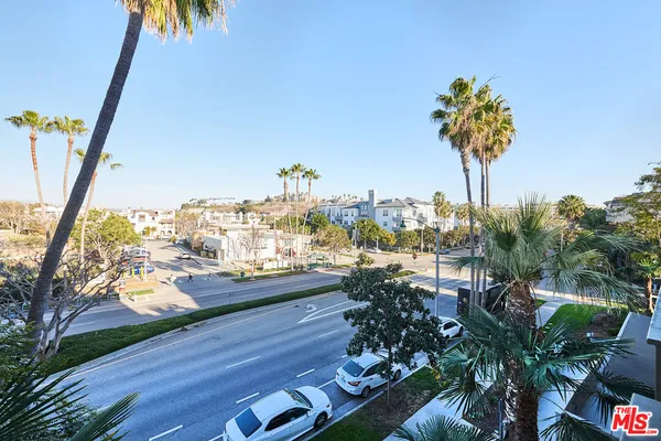 a picture of city view