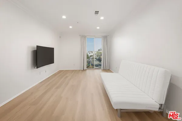 a view of livingroom with furniture