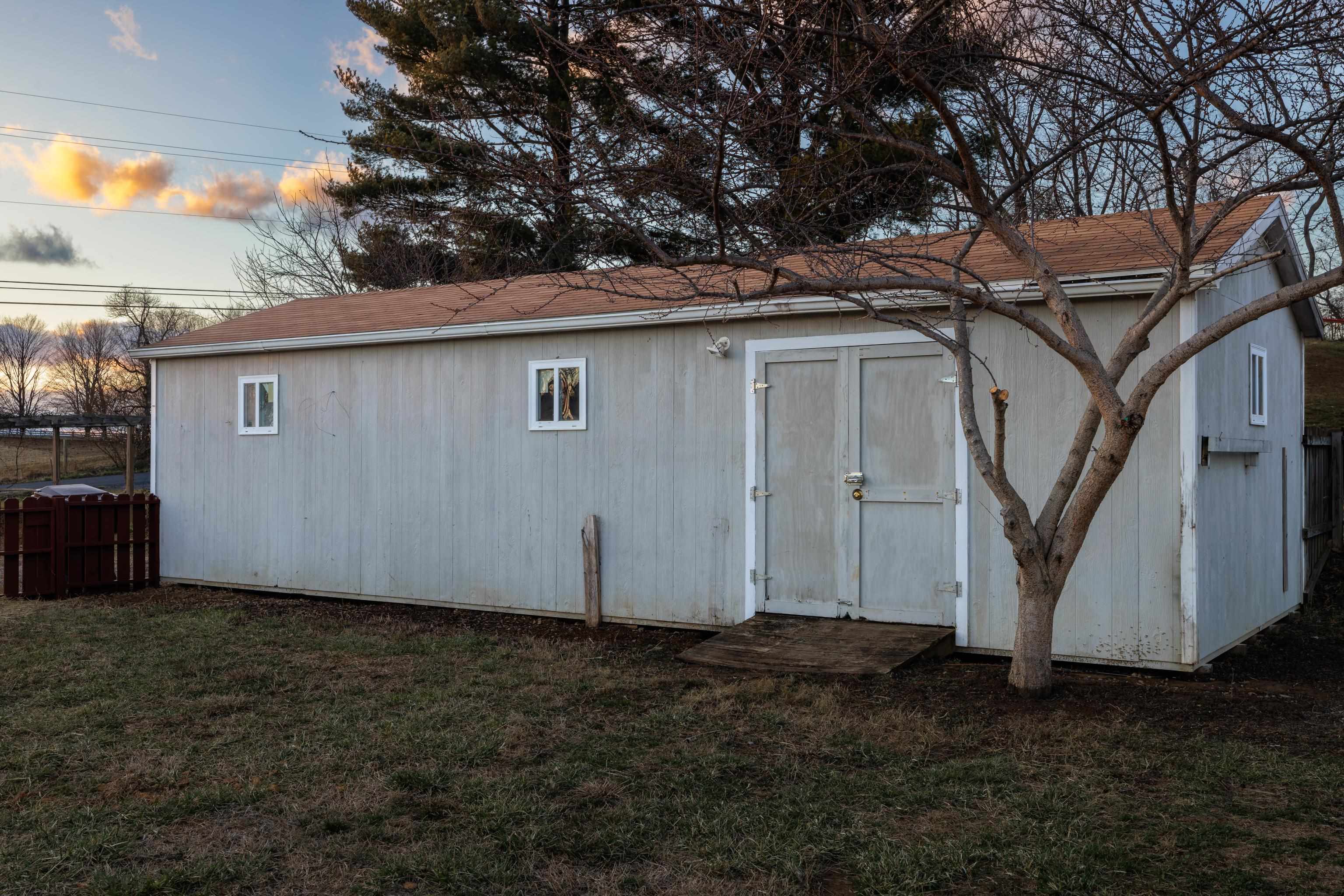 438 Kindig Road Waynesboro, VA 22980 - Photo 45 of 67 a backyard of a house with lots of green space