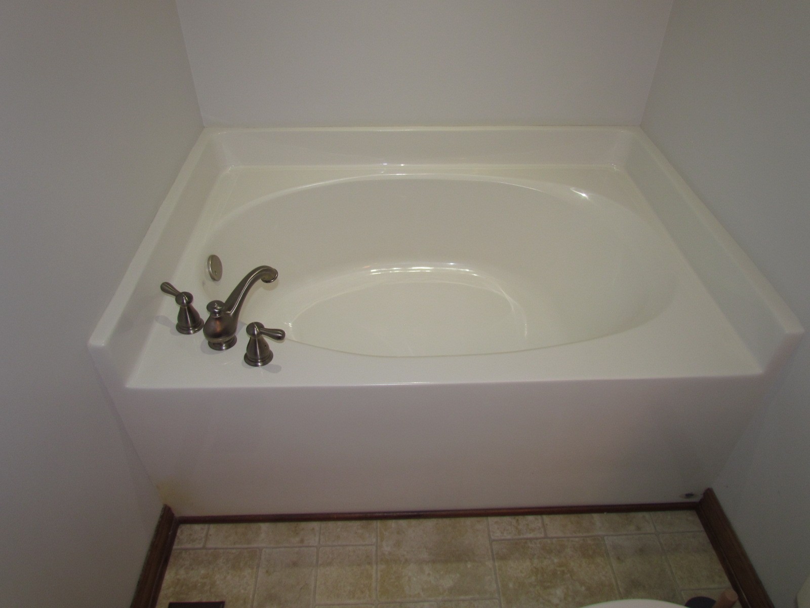 1266 Poplar Hill Road Watertown, TN 37184 - Photo 24 of 59 a close up of a bathtub