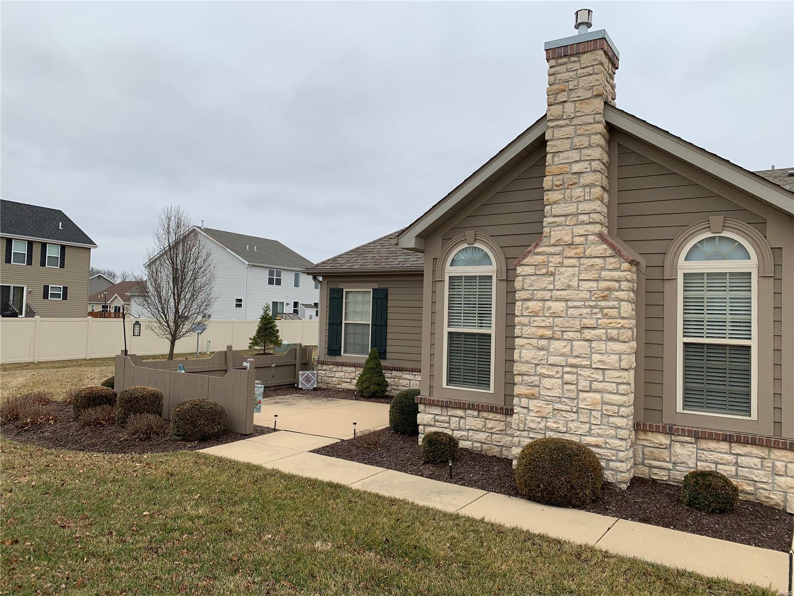 1232 Three Rivers Drive O'Fallon, IL 62269 - Photo 4 of 14 Gallery Image 4