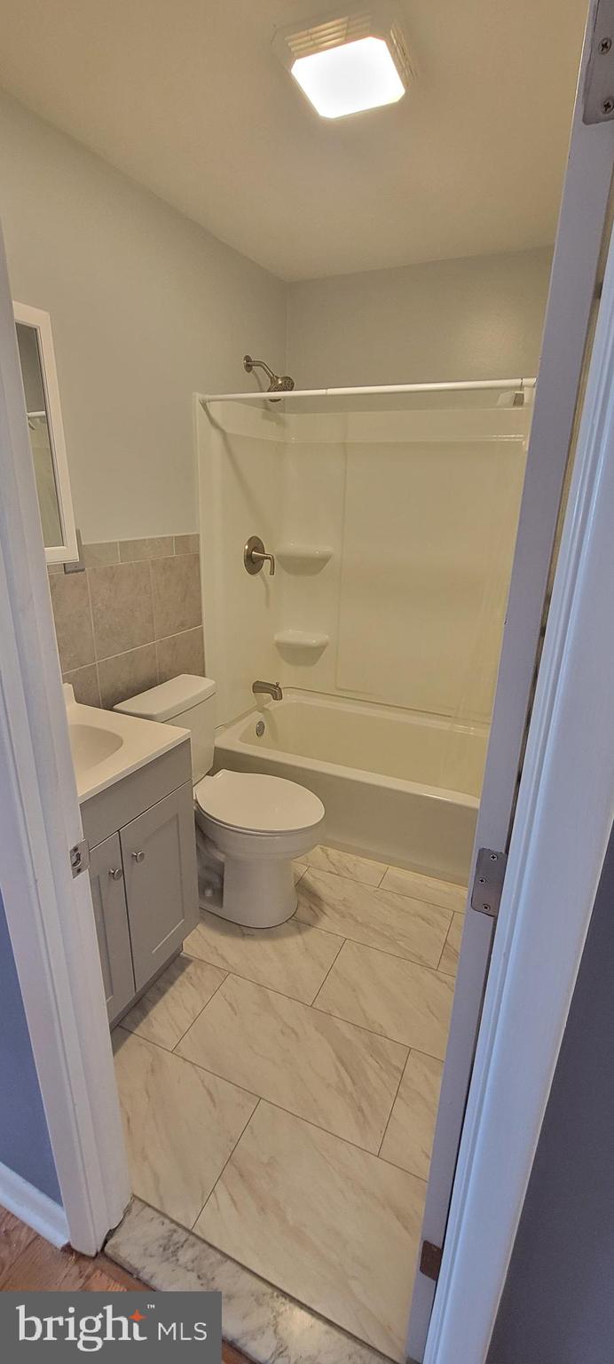 7828 Hasbrook Avenue Philadelphia, PA 19111 - Photo 9 of 11