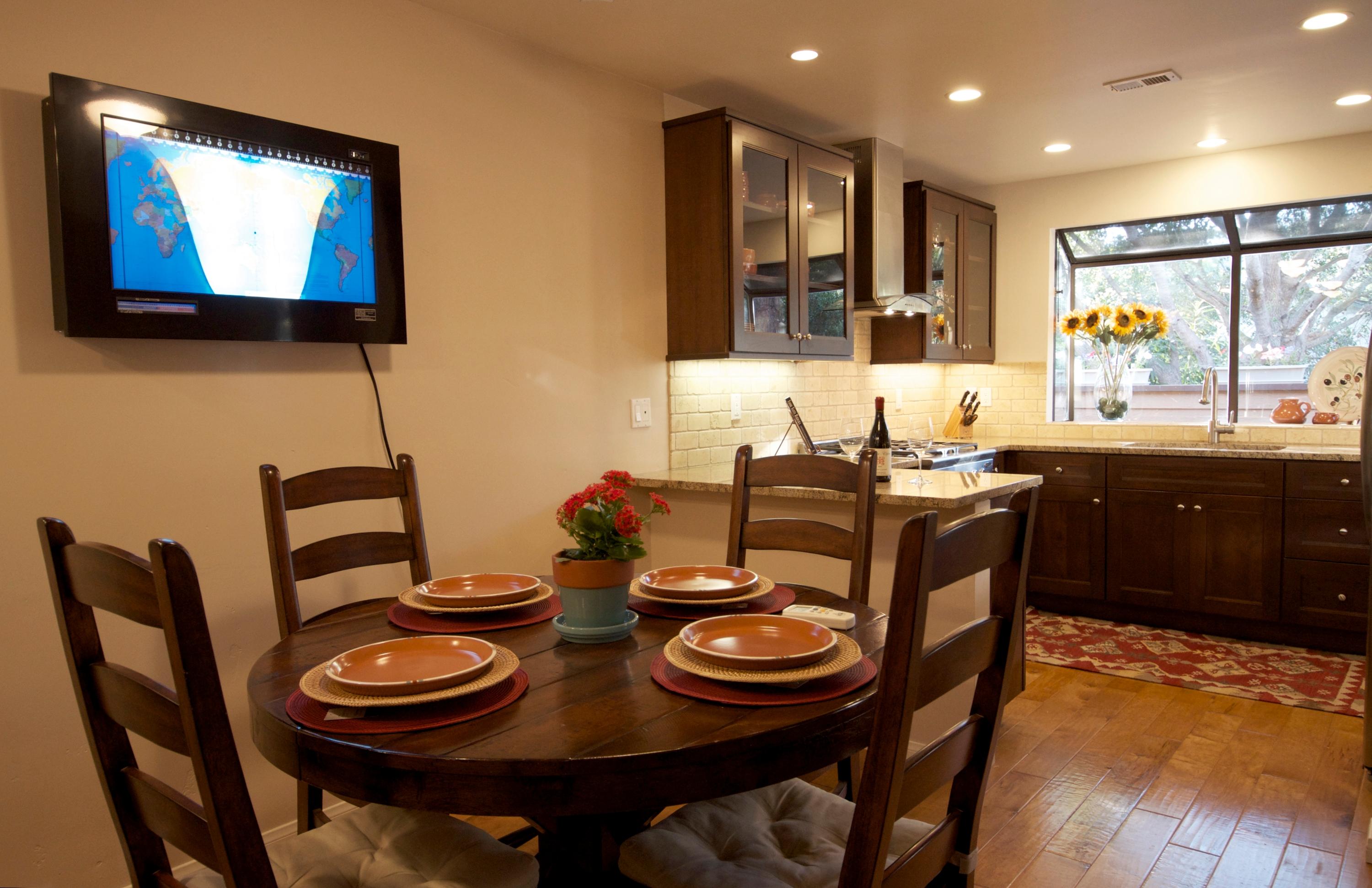 425 Via Rosa, Unit 18 Santa Barbara, CA 93110 - Photo 8 of 14 8-Dining & Kitchen -Via Rosa #18