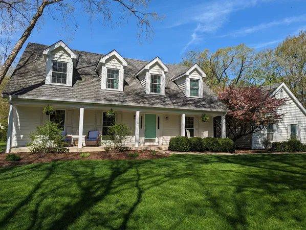 $875,000 | 100 South Crooked Creek Trail, Barrington, IL 60010