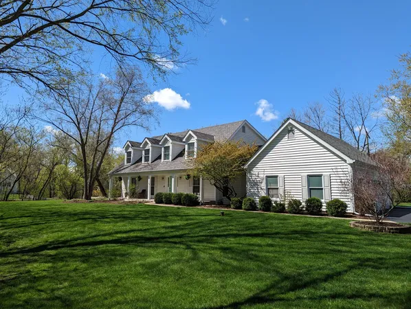 $875,000 | 100 South Crooked Creek Trail, Barrington, IL 60010