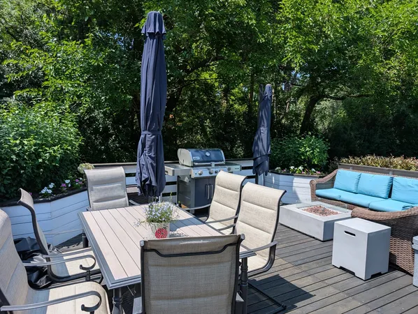 $875,000 | 100 South Crooked Creek Trail, Barrington, IL 60010