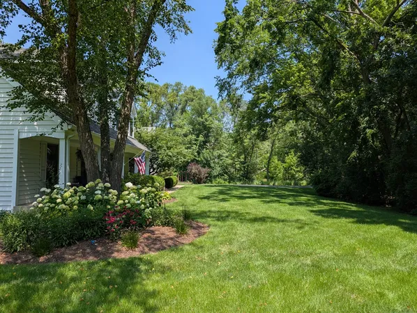 $875,000 | 100 South Crooked Creek Trail, Barrington, IL 60010