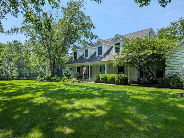 $875,000 | 100 South Crooked Creek Trail, Barrington, IL 60010