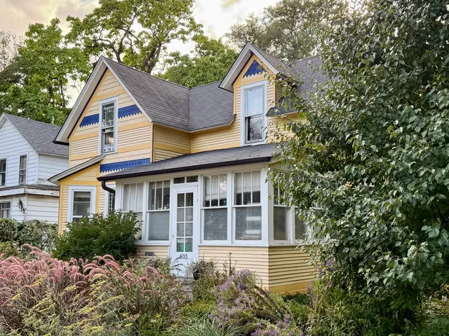 $2,200 | 603 South Batavia Avenue, Unit 1, Batavia, IL 60510